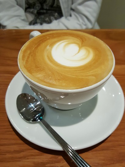 「拿鐵咖啡」（Cafe Latte，NT 130/杯）