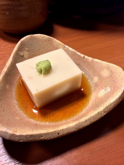 胡麻豆腐，上面的是一抹現磨わさび