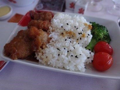 日式炸雞配蜜糖芥末醬配香米飯及季節時蔬
