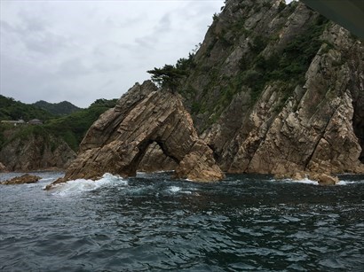 浦富海岸就像日本仙台的松島，有很多奇岩怪石