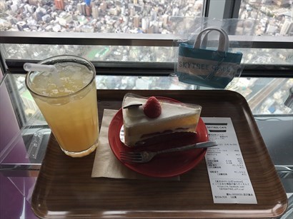 鮮忌廉蛋糕 + 蘋果汁套餐1050 yen