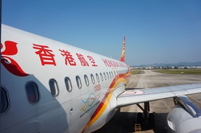 回程是坐「香港航空」，但包機關係，仍是沒有飛機餐的。