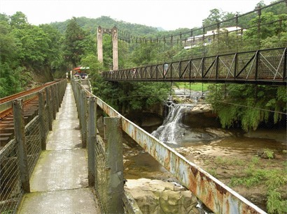 觀瀑吊橋與火車路軌