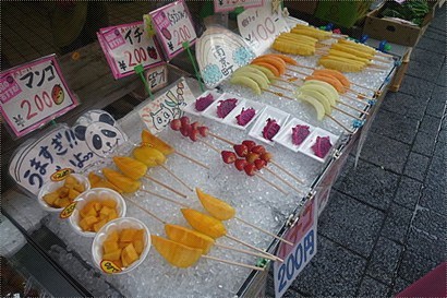 在尼泊爾和馬來西亞都不敢亂吃街邊水果, 日本應該好安全吧! 