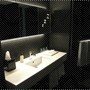 唔鐘意個廁所設計...全黑色..好多塵