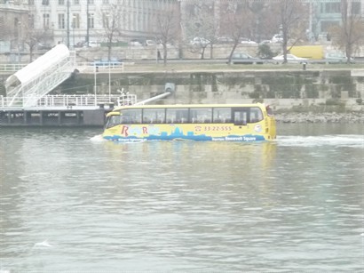 水陸兩用巴士