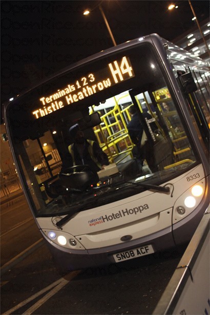 Hotel Hoppa,是穿梭機場同機場附近酒店的巴士.四鎊一程.