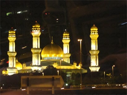 車上夜看清真寺