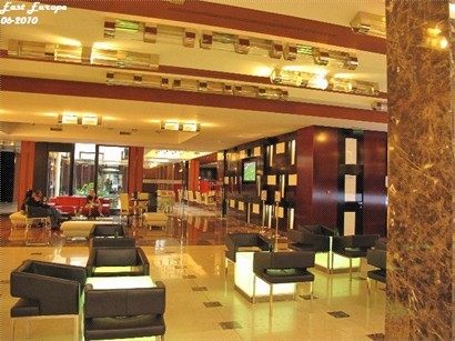 Lobby bar and restaurant