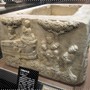 石雕舍利盒。遼(907 - 1125) (它跟歐洲天主教裡，收藏聖人聖髑的聖骨匣非常相似)