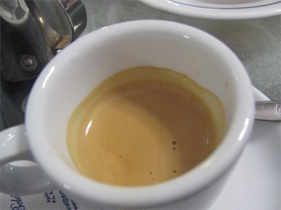 Espresso的Crema很薄，油潤感及醇度不太足
