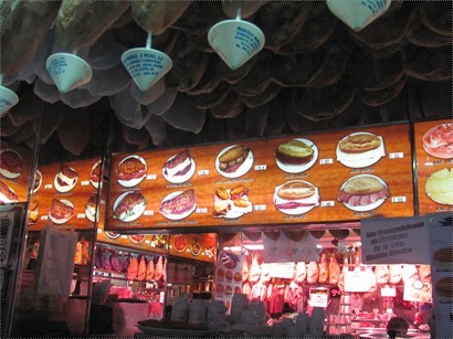 店內大部份的食物都是圍繞火腿及麵包