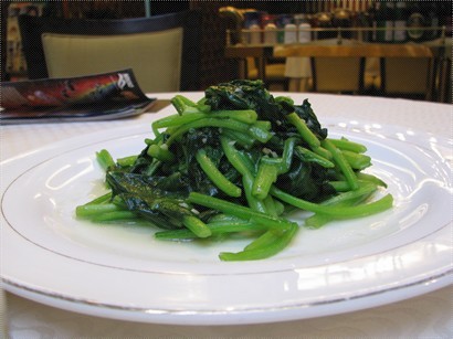 蒜蓉菠菜: 顏色翠緑, 爽甜好味!