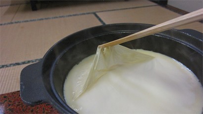 豆乳鍋，加上日本豉油，很濃豆味。