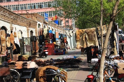 新疆的市集，有很多牛皮羊皮買，岩哂香港的朋友diy