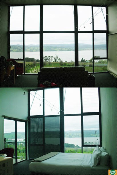 房間及客廳都有很大塊的落地玻璃,窗外可飽覽全海景