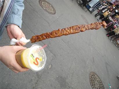 街頭小吃 - 烤雞串($15)，鮮果汁($18)