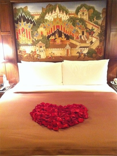 Rose Paddle Heart on Bed