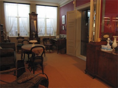 安徒生在哥本哈根住所的書房。裡面是安徒生生前的用品。