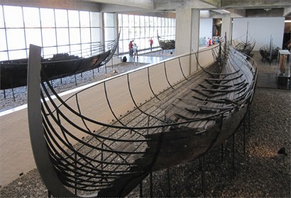 這是典型的維京船。後世多以此作維京船的藍本。