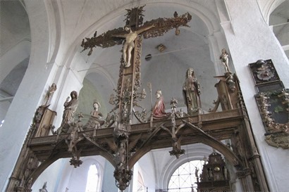 火焰哥德式風格 (flamboyant gothic style) 的十字架