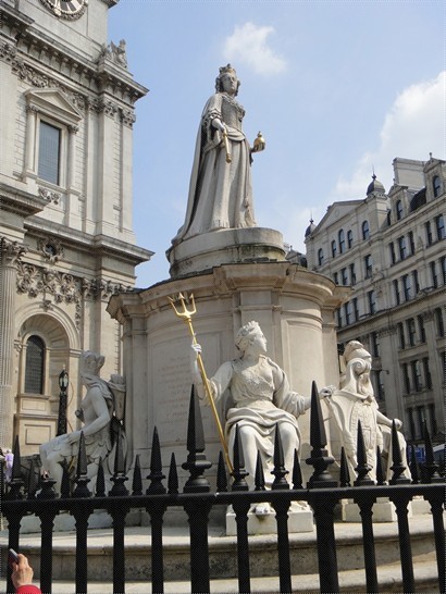 Statue of Queen Anne(安妮女皇)