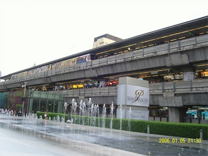 BTS Siam Station, 好商業化嘅地區