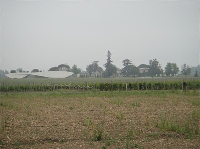 Saint-Émilion：Château Cheval Blanc新翼（左手邊白色建築物）