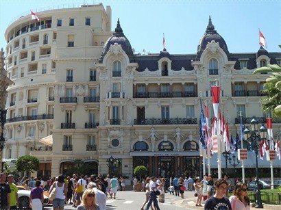 Hotel de Paris, 位於賭場旁的著名酒店