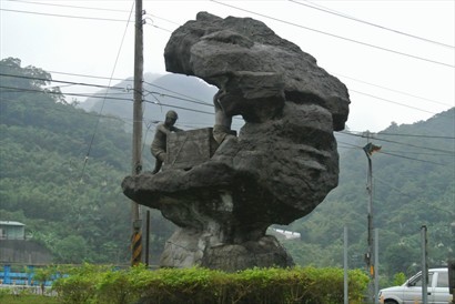紀念了昔日煤礦業繁榮的礦工雕像