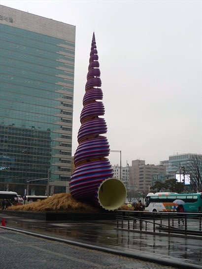 清溪廣場地標－－海螺形雕塑。