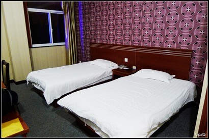 上到房間，查看一切，房間還很乾浮整齊，價格以RMB170/標間，也不算昂貴。