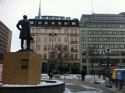 Central station外的銅像