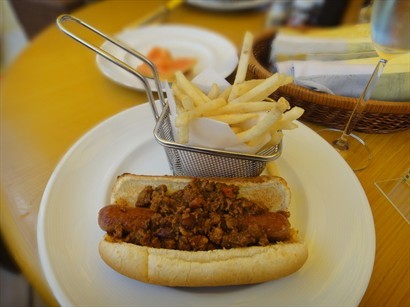 Trident Grill: Chilli Dog w/ Fries 
