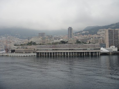 Grand Casino（左），Monaco Modern Art Museum（右）