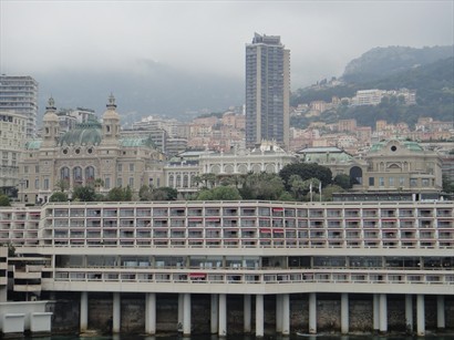 Grand Casino（左），Monaco Modern Art Museum（右）