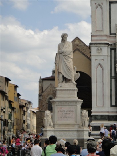 Basilica of Santa Croce: Statue of Dante