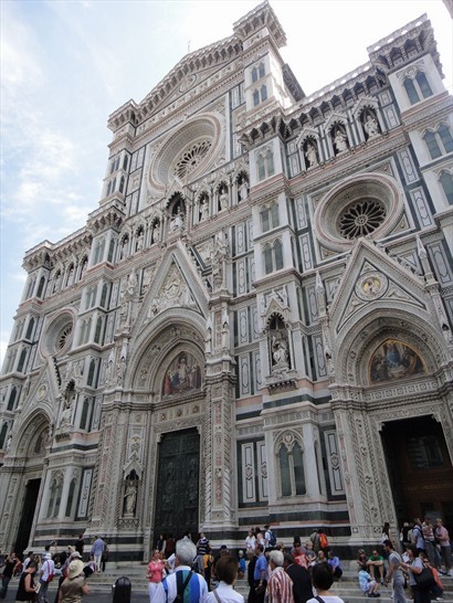 Duomo: (Top)12 Apostles & the Madonna w/ Child