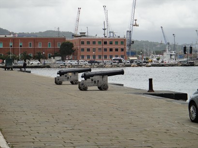  La Spezia岸上之大炮