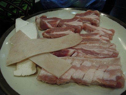 雞肶菇、豬皮、豬肩肉和豬腩肉