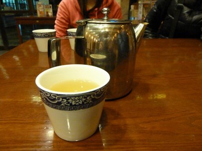 坐下來第一奉上的就是熱茶，在寒冬時這樣做真是很好的安排