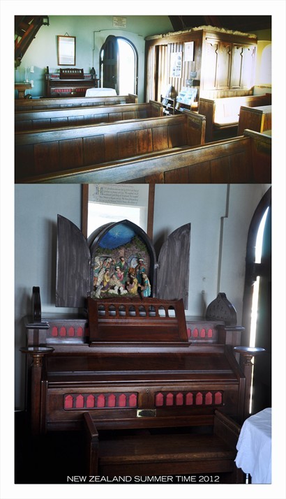 教堂內部的木椅和鋼琴充滿了歷史的痕跡。
