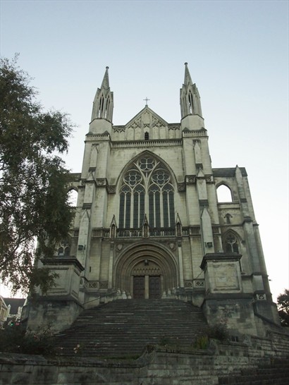 這就是鼎鼎有名的聖保羅大教堂，真可憐，只有一張和其他城景放在一起的照片