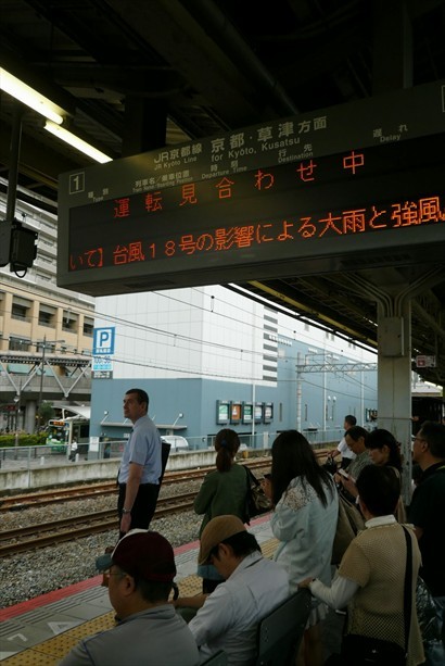 在大阪駅上錯了以高槻為終點的車，幸好只是原月台轉車