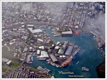 終於到達..毛里裘斯的上空  依個位置係Mauritius首都"Port Louis"