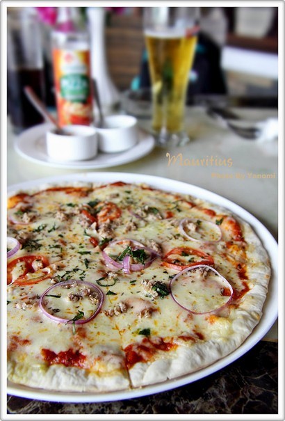 "Pizza - Thon"..餡料有芝士,吞拿魚,洋蔥,番茄