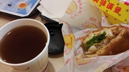 景紅天茶 + 脆香雞堡餐 30元