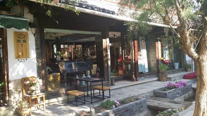 白沙古鎮內有幾間幾雅緻嘅時裝店Cafe'