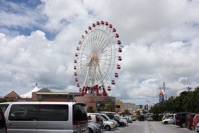 美國村內的Carnival Park Mihama是沖繩最大的摩天輪