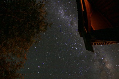 當天晚上天氣非常好，沒有半點雲，回到旅館後隨便向上看都見到銀河。